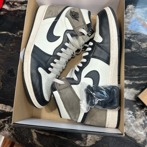 Nike Air Jordan 1 Retro High Dark Mocha